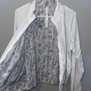 This is a Lululemon reversible windbreaker size 10 (fits like a large! )